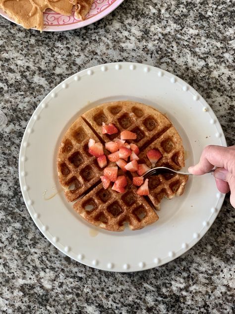 Crispy sourdough discard waffles are crispy on the outside and soft & fluffy on the inside. A whole cup of sourdough discard makes these the perfect breakfast. Sourdough Discard Breakfast, Sourdough Discard Waffles, Discard Waffles, Recipes Waffles, Sourdough Waffles, Crispy Waffles, Sourdough Discard Recipes, Discard Recipe, Breakfast Homemade