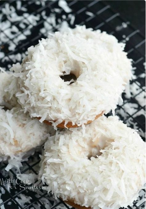 Recipes Beignets, Homade Donuts, Doughnuts Baked, Donat Glaze, Desserts Pastry, Doughnut Recipes, Will Cook For Smiles, Baked Donut, Coconut Baking