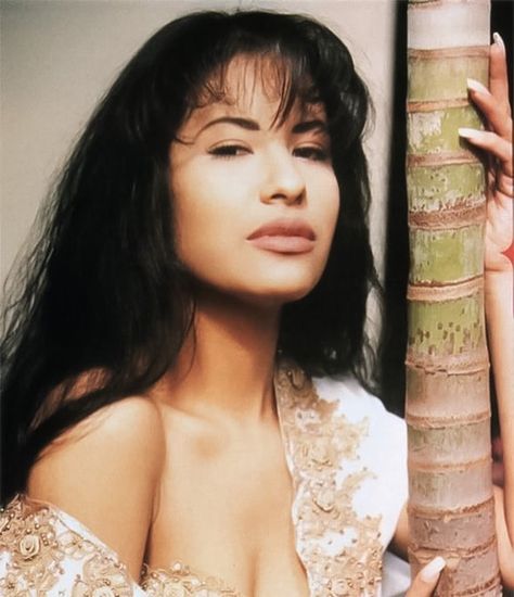 Selena Quintanilla Photoshoot, Selena Quintanilla, Dreaming Of You, A Woman, Tumblr, Hair, White, Black