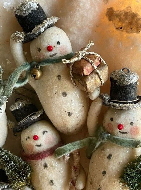 Icicle Crafts, Crafts 2023, Paper Mache Christmas, Candy Cane Ornament, Diy Christmas Decorations Easy, Top Hats, Christmas Past, Snowman Ornaments, Primitive Christmas