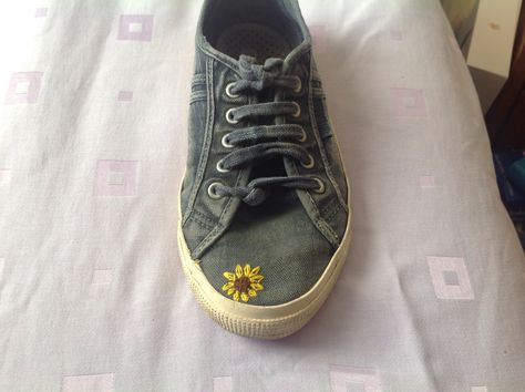 Embroidered a flower over the hole in my trainer Clothes Mending, Anime Printables, Visible Mending, Shoe Repair, Sperry Sneaker, Learn To Sew, Canvas Sneakers, Threading, Fast Fashion