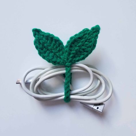 These cute little crocheted leaf sprouts make for some great cable ties or bookmarks. Now that it's back to school season let's start off on the right foot and get ourselves organized! #freecrochetpattern #onceuponacheerio #crochet #crochetpattern #freepattern Crochet Leaf, Crochet Leaf Patterns, Crochet Cable, Crochet Decrease, Crochet Leaves, Beginner Crochet Projects, Cable Tie, Yarn Tail, Quick Crochet