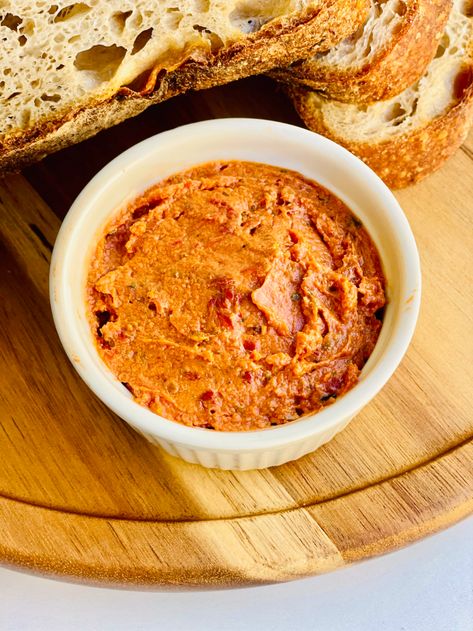 Sundried Tomato Spread, Sundried Tomato Recipes, Sundried Tomato Dip, Tomato Spread, Tomato Snacks, Sundried Tomato Pesto, Tomato Butter, Verde Recipe, Salad Dressing Recipes Homemade