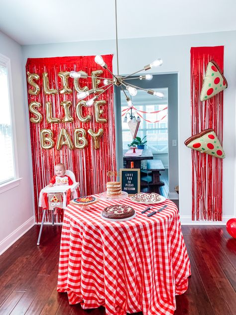 Pizza Hut Birthday Party, Second Birthday Pizza Party, Love You Two Pizzas Party, Pizza Theme 1st Birthday, Pizza My Heart Party, Diy Pizza Party Decorations, Pizza Party Backdrop, Pizza Party Balloon Garland, Love You To Pizzas