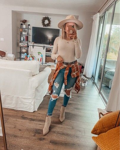 Tan Bootie Outfits, Distressed Jeans Outfit Fall, Distressed Jeans Outfit, Winter Outfits 2020, Denim Jeans Outfit, Winter Sweater Outfits, Hiking Outfits, Jeans Outfit Fall, Booties Outfit