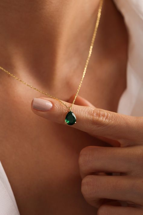 Emerald Mangalsutra, Emerald Necklace Simple, Green Jewelry Necklace, Emerald Green Jewelry, Emerald Pendant Necklace, Emerald Green Necklace, Emerald Necklace Pendant, Verde Smeraldo, Gemstone Necklaces