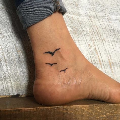 CafeMom.com : Birds Small Foot Tattoo : 50 Small Foot Tattoos to Show Off This Summer -- Three birds flying up the foot and ankle are a simple and clever tattoo idea. They look so pretty and can symbolize freedom or a love of nature. Little Foot Tattoos, Small Foot Tattoo, Little Bird Tattoos, Tiny Bird Tattoos, Small Foot Tattoos, Freedom Tattoos, Dragons Tattoo, Vogel Tattoo, Small Bird Tattoo