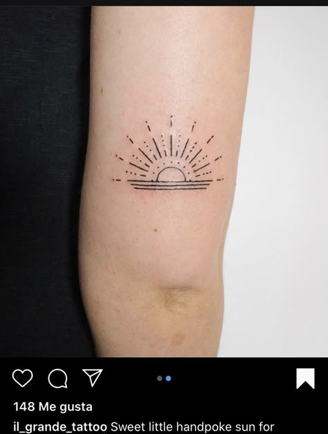 Sunset tattoo Tattoos For Sunset Lovers, Sunflower Sunrise Tattoo, Simple Sunset Tattoo, Sunset Tattoo, Harry Tattoos, Sunset Tattoos, Bestie Tattoo, Tattoo Simple, Sun Tattoos