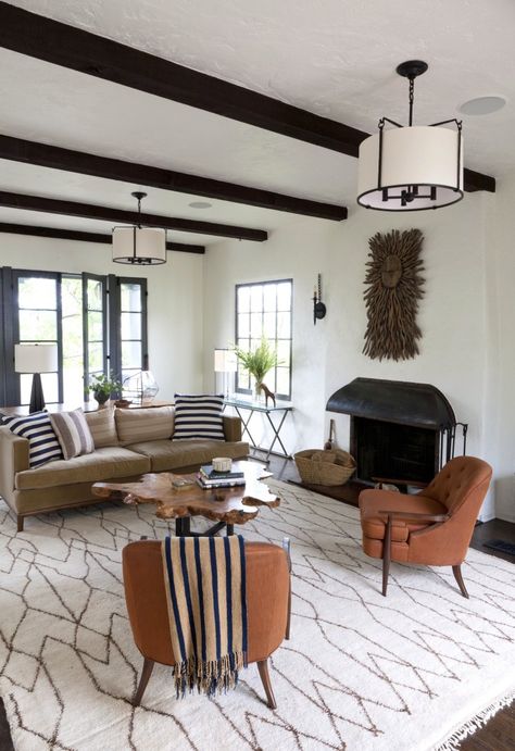 Great room! Dark Beams, Colonial Interiors, Spanish Colonial Homes, Disc Interiors, Light Inspiration, Colonial Style Homes, Dream Place, Design Salon, Modern Mountain