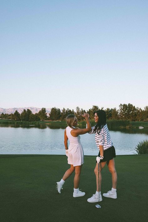 Golf Photo Ideas Instagram, Golf Astethic, Female Golf Aesthetic, Girly Golf Aesthetic, Girl Golf Aesthetic, Golf Friends, Cute Golf, Golf Pics, Golf Aesthetic Woman