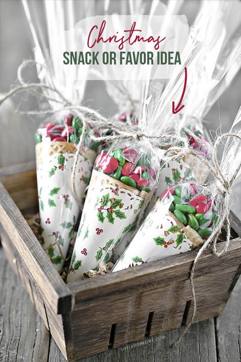 Christmas Candy Bags Ideas Friends, Table Favors Christmas, Christmas Tea Favors Gift Ideas, Christmas Party Thank You Favors, Cute Christmas Party Favors, Guest Gifts Christmas, Work Holiday Party Favors, Table Favors For Christmas Dinner, Handmade Christmas Favors