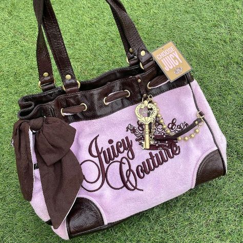 Juicy Couture Aesthetic, Juicy Couture Daydreamer, Y2k Bags, Mcbling Fashion, Red Bottom Heels, Juicy Couture Bracelet, Purple Handbags, Juicy Couture Purse, Purple Bag