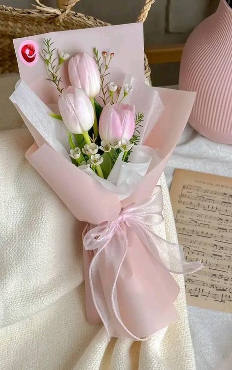 Cute Small Flower Bouquet, Simple Tulip Bouquet, Small Tulip Bouquet, Tulip Gifts, Ribbon Flowers Bouquet, Pink Flower Bouquet, Tulips Arrangement, Bouquet Tutorial, Cute Origami