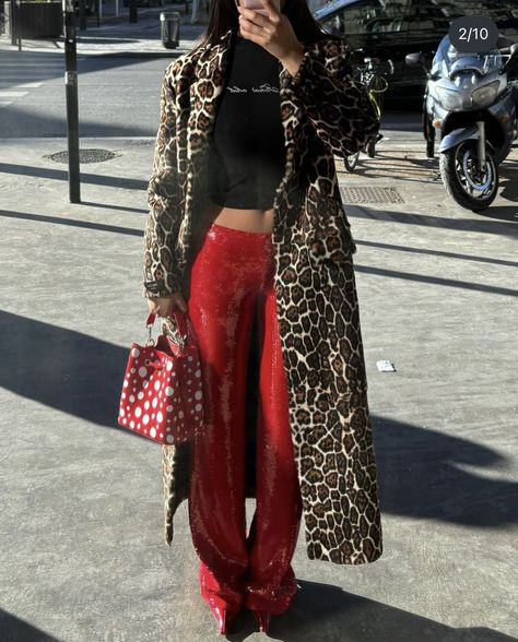 via @emnitta on ig Model Off Duty Style, Prada Coat, Leopard Print Outfits, Leopard Outfits, Best Winter Outfits, Estilo Rock, Look Rock, Dressed To Kill, Midi Skirts