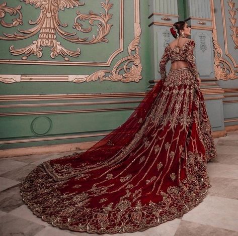 Desi Wedding Red Dress, Extravagant Indian Wedding Dress, Red And Gold Wedding Dress Pakistani, Luxury Indian Wedding Dress, Red And Gold Indian Wedding Dress, Bridal Lehenga With Train, Asian Wedding Dress Red, South Asian Wedding Dress Red, Desi Wedding Dresses Red