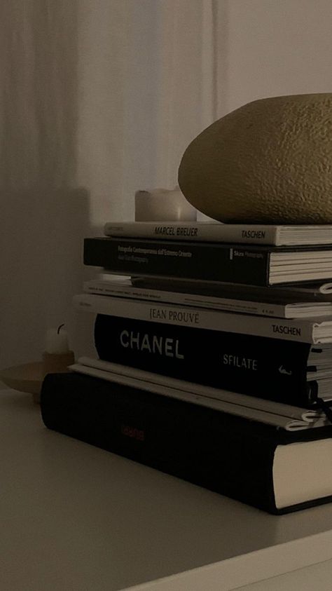 Study Desk Decor, Classy Aesthetic, Jairzinho, Beige Aesthetic, Foto Ideas Instagram, Black Aesthetic Wallpaper, Dark Photography, Brown Aesthetic, Night Aesthetic