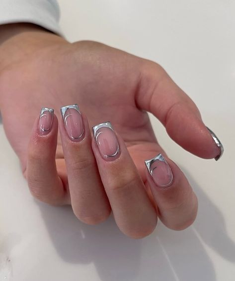 Silver Chrome Makeup, Silver Natural Nails, Silver Tips Nails, Silver Chrome Nails Designs, Glitter Chrome Nails, Short Silver Nails, Silver Tip Nails, Chrome Nails Silver, Silver Nail Art