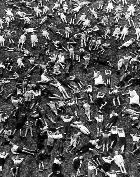 Three Boys at Lake Tanganyika by Martin Munkácsi - Iconic photograph - Amateur Photographer Aerial View, Summer Camp, Germany, Black And White, White, Black