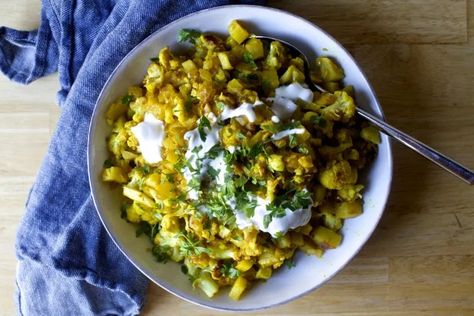 Smitten Kitchen Recipes, Cauliflower Potatoes, Spiced Cauliflower, Aloo Gobi, Vegetarian Main Dishes, Vegetarian Entrees, Smitten Kitchen, Indian Cooking, Healthy Dishes