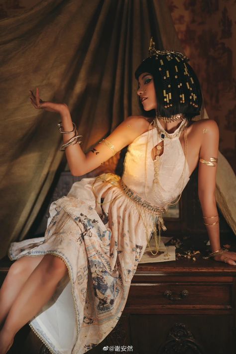 Ancient Egypt Dress, Ancient Egypt Women, Egypt Dress, Egyptian Women, Star Wars Outfits, Reference Drawing, Figure Poses, Human Poses, Cool Poses