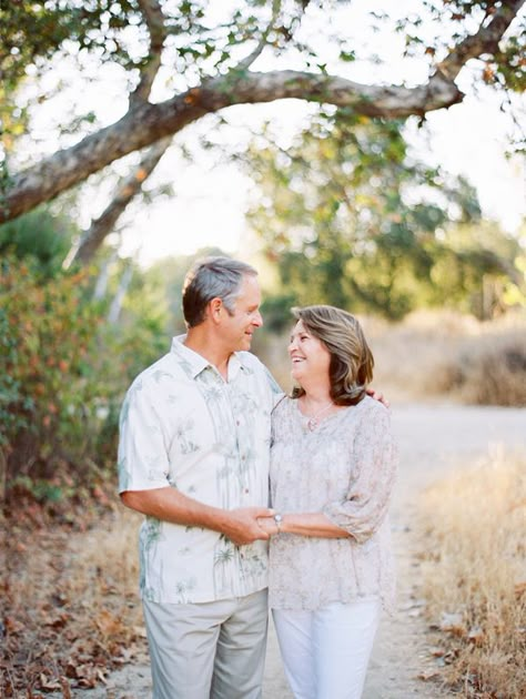 Grand Parent Photo Shoot, Middle Aged Couple Photography Poses, Older Couples Photoshoot Poses, Older Family Photography, Anniversary Photography Poses, Older Couple Wedding, Older Couple Poses, Older Couple Photography, Grandparents Photography