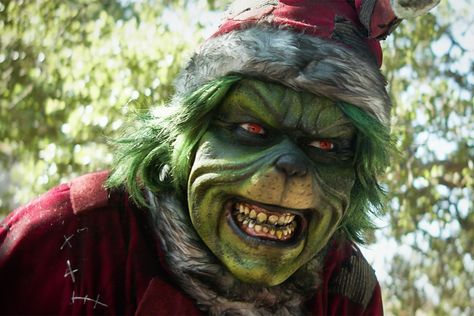 Check out the trailer to 'The Mean One,' which takes a dark parody to the classic Dr. Seuss’s How the Grinch Stole Christmas. This version follows the grinch character as he goes on a murderous rampage in a sleepy mountain town during the holiday season. https://youtu.be/MUmIuVFdqqo Creature Makeup, O Grinch, Top Horror Movies, Horror Movies On Netflix, Joel Mchale, Le Grinch, Christmas Horror, Best Horror Movies, Santa Suits