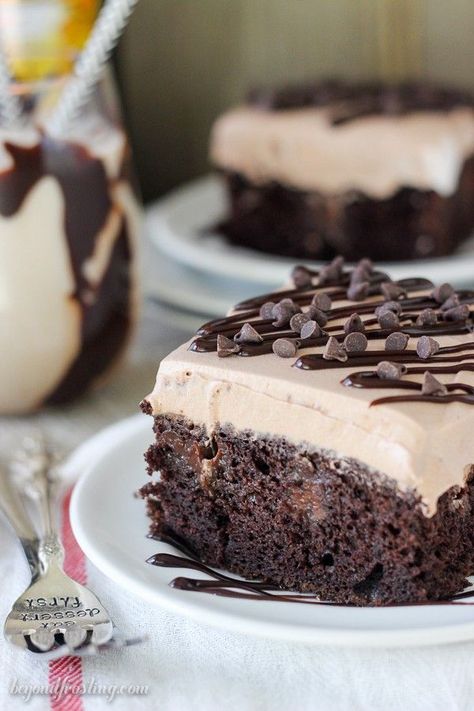 This homemade Mocha cake is a dense and moist coffee flavored cake with a decadent Kahlua Coffee Frosting. This mocha cake is for true coffee lovers with an intense coffee flavor. Mudslide Cake Recipe, Mudslide Cake, Baileys Cake, Boozy Chocolate, Snickers Chocolate, Cake Mix Ingredients, Beaux Desserts, Mocha Cake, Cold Cake