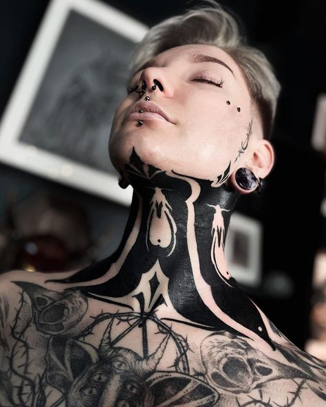 Blackwork Throat Tattoo, Double Chin Tattoo, Black Out Neck Tattoo, Blackwork Neck Tattoo, Blackout Neck Tattoo, Jawline Tattoo, Brutal Tattoo, Real Tattoos, Flash Designs