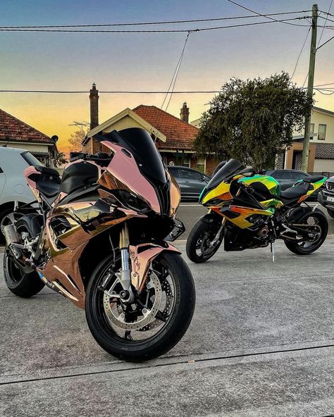 Colorful Motorcycles, Motorcycle Color Ideas, Big Bike, Beautiful Eyes Color, Motorcycle Aesthetic, Biker Aesthetic, Power Bike, Yamaha R6, Bmw Motorcycle