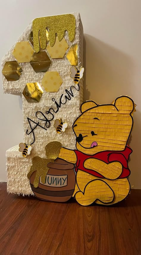 Baby Shower Winnie Pooh, Winie The Pooh, Piñata Ideas, Pooh Birthday, Winnie The Pooh Birthday, Cute Winnie The Pooh, 1st Birthday Party Themes, Toy Story Birthday Party, Birthday Party Theme Decorations