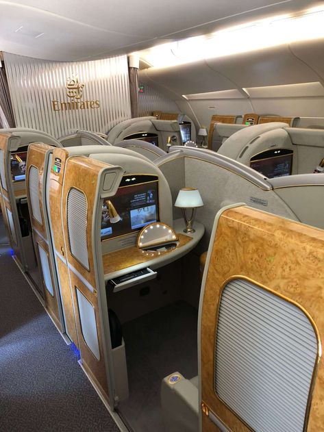 First Class Plane, Business Class Travel, Photo Avion, Flying First Class, First Class Flights, Business Class Flight, Fly Emirates, Airport Travel, Business Class