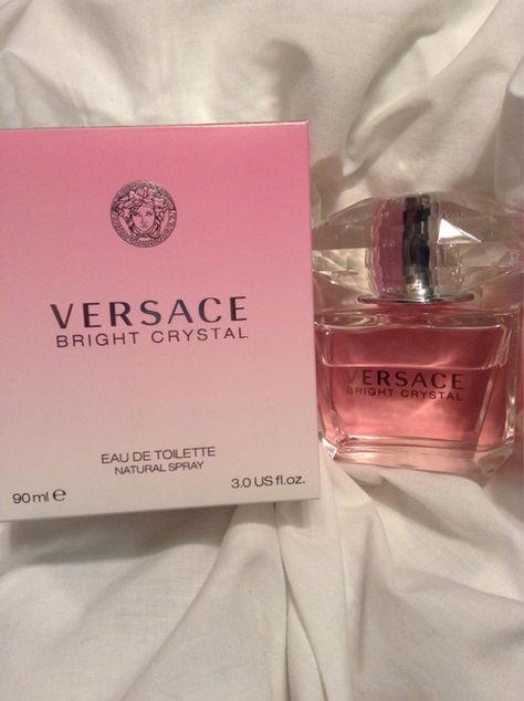 Versace Bright Crystal Versace Bright Crystal Perfume Aesthetic, Perfume Versace Mujer, Versace Bright Crystal Perfume, Classy Perfume, Koleksi Parfum, Versace Perfume, Expensive Perfume, Versace Bright Crystal, Bright Crystal