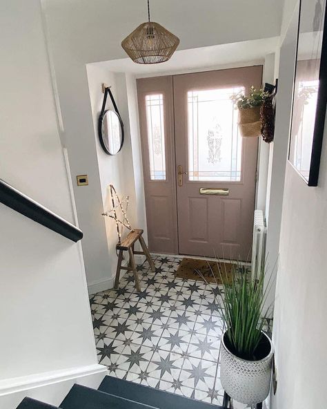 29 Floor Tiles Design Ideas to Finely Furnish Your Floors Floor Tiles Design Ideas, Entryway Tile Floor, Country Entryway, Vintage Farmhouse Bathroom, Limestone Floor Tiles, Entryway Tile, Floor Tiles Design, Entry Tile, Neutral Flooring