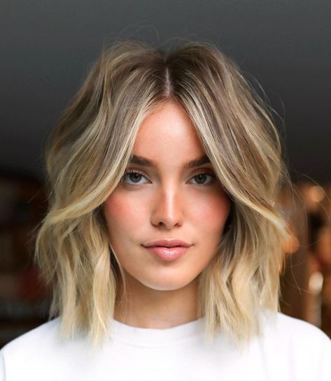 Ombre Bobs, Messy Wavy Hair, Lob Hairstyles, Textured Haircut, Wavy Lob, Oval Face Haircuts, Oval Face Hairstyles, Wavy Haircuts, Lob Hairstyle