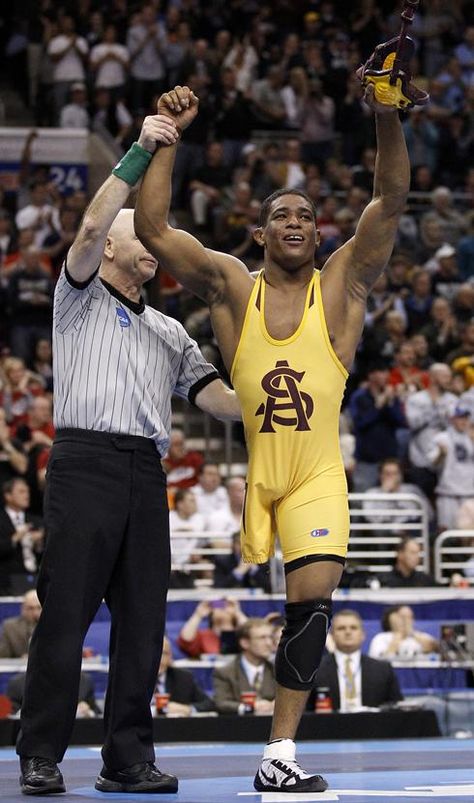 Arizona State's Anthony Robles hopped off the mat at the NCAA wrestling tournament after a perfect season. Born with one leg, Robles took the 125-pound title with a 7-1 win over defending champion Matt McDonough of Iowa. Robles' three-day performance here earned him the Outstanding Wrestler award. College Wrestling, Wrestling Mom, Arizona State University, Sports Pictures, College Sports, Inspirational People, Social Platform, One Team, The Professional