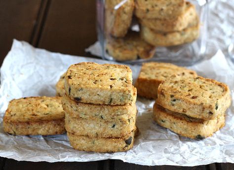 Spicy Butter Biscuits are eggless, buttery and melt in mouth bakery style biscuits. These biscuits can be served alone or along with a cup of coffee or tea. Coffee And Biscuits, Savory Biscuits, Savory Cookies, Spicy Butter, Biscuits Cake, Biscuits Recipes, Butter Biscuits, Vegan Snack Recipes, Savoury Biscuits