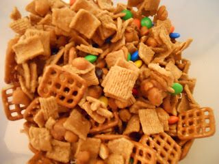 Honey Nut Chex Mix Recipes, Honey Snacks, Fall Snack Mixes, Peanut Snack, Trail Mix Recipes, Honey Roasted Peanuts, Cereal Snacks, Chex Mix Recipes, Cereal Treats