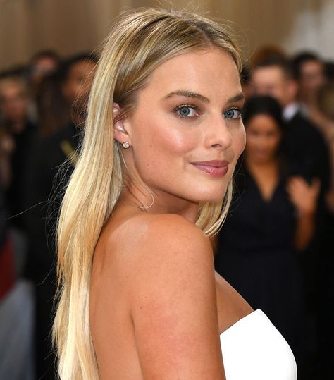 Hair Red Carpet, Margot Robbie Red Carpet, Margot Robbie Hair, Red Carpet Makeup, Red Carpet Hair, Tousled Hair, Beauty Hair Makeup, Beauty Games, Hair Red