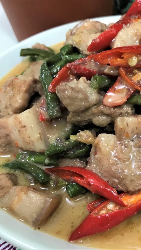 Sitaw Recipe, Bicol Express Recipe, Filipino Food Party, Recipe Filipino Food, Filipino Pork Recipes, Bicol Express, Pinoy Dishes, Food Filipino, Coconut Recipe