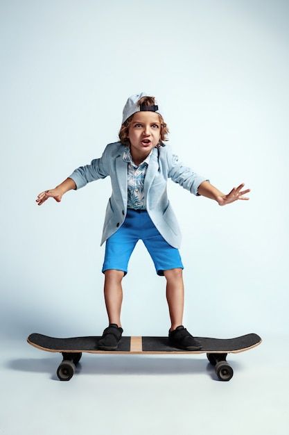 Shoe Poses, Blue Studio Background, Facial Emotions, Bday Photoshoot, Skateboard Pictures, Kids Skateboarding, Cute Brunette, Boy Pic, Happy Children