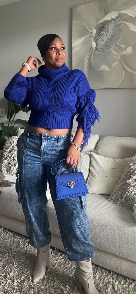 Casual  chic style Jean Jogger Outfits Women, Kahlana Barfield Style, Jogger Jeans Outfit, Joggers Outfit Women, Kahlana Barfield, Jean Joggers, Blue Joggers, Joggers Outfit, Crop Sweater