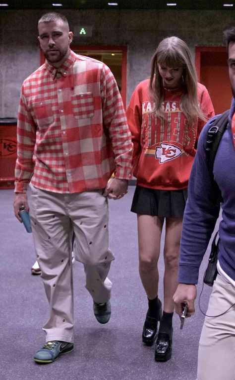 Taylor Swift and Travis Kelce Hold Hands Leaving Chiefs vs. Chargers Game Kelce Chiefs, Travis Taylor, Chiefs Game, Taylor Swift Cute, Hold Hands, Taylor Swift Outfits, Travis Kelce, Taylor Swift Fan, Taylor Swift Pictures