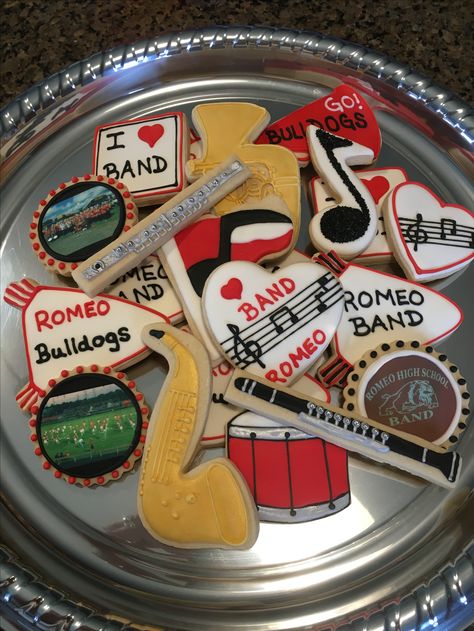 High School Band cookies High School Musical Cookies, Graduation Party Ideas Marching Band, Marching Band Cookies, High School Band Banquet Ideas, Marching Band Decor, High School Graduation Cakes, Royal Cookies, Marching Band Mom, Awards Banquet