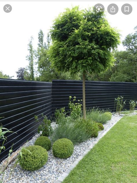 Black Fence, Small Front Yard Landscaping, Modern Backyard Landscaping, Back Garden Design, Fence Landscaping, Have Inspiration, Modern Backyard, Outdoor Gardens Design, Backyard Garden Design