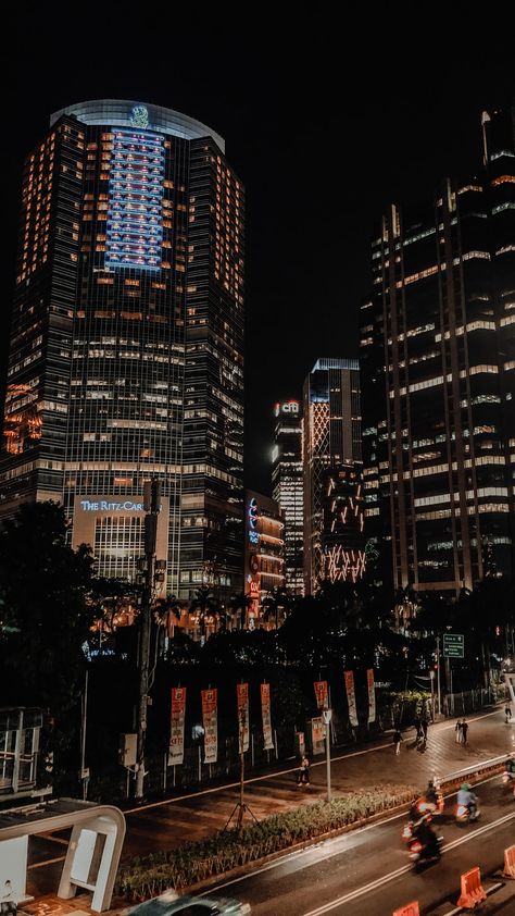 Kota Jakarta Aesthetic, Jakarta Night Street, Jakarta Street, Night Sky Aesthetic, Urban Photography Portrait, Night Street Photography, Perjalanan Kota, Jakarta City, City Light