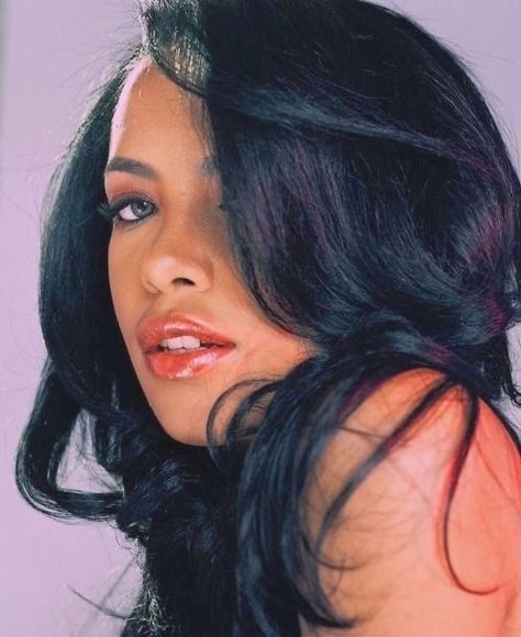 Venus Aquarius, Aaliyah Aesthetic, Aaliyah Dana Haughton, Rip Aaliyah, Fallen Star, Aaliyah Pictures, Aaliyah Style, Disco Funk, Aaliyah Haughton