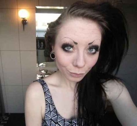 This sperm-tastic specimen. | 43 People Whose Eyebrows Are So Bad They're Actually Works Of Art Fun Eyebrows, Eyebrow Fail, Ugly Eyebrows, Worst Eyebrows, Eyebrow Fails, Worst Makeup, Funny Eyebrows, Ugly Makeup, Uneven Eyebrows