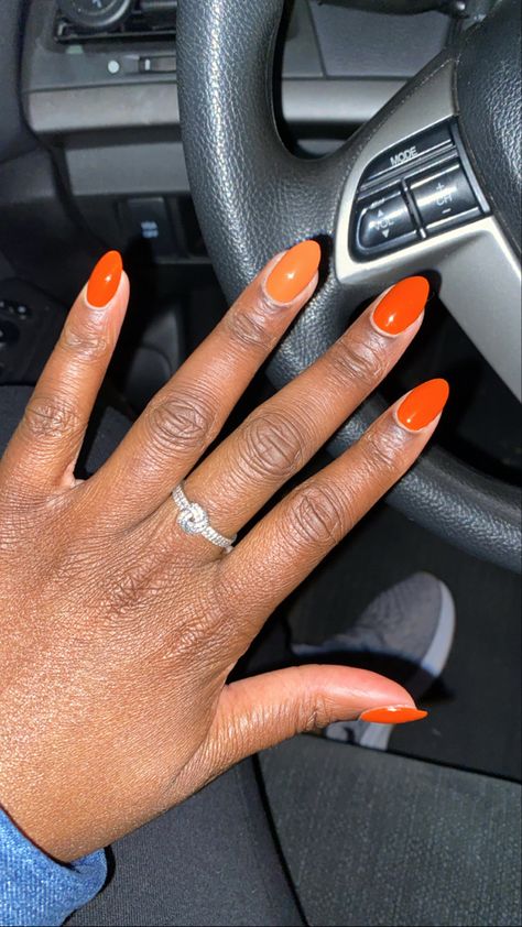 #DarkSkinNails #MinimalistNails #OrangeNails #AllondShapeNails Orange Nails Dark Skin, Short Orange Nails, Nails On Black Skin, Nails On Black Women, Nails On Dark Skin, Nails Dark Skin, Nails Dark, Skin Nails, Dark Nails