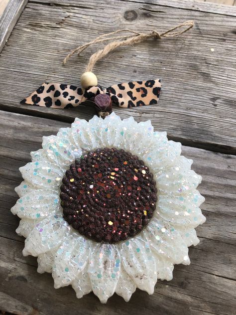 Freshie Hanger Ideas, Sunflower Freshie, Car Freshie Ideas, Freshies Ideas, Handmade Air Freshener, Cute Car Air Freshener, Freshie Ideas, Car Air Freshener Diy, Car Candles