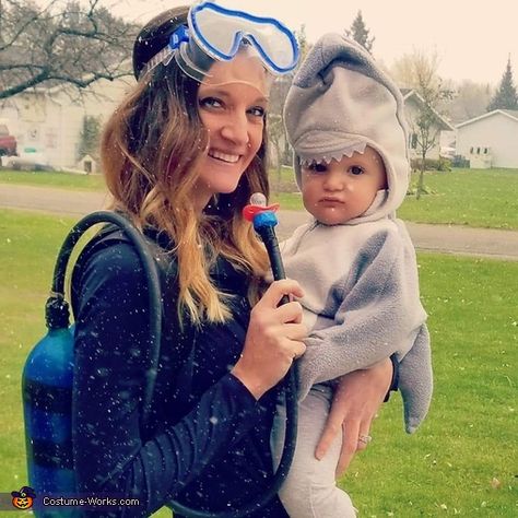 Shark Bait Costume - Halloween Costume Contest Shark Family Halloween Costume, Shark Family Costume, Mommy Baby Halloween Costumes, Halloween Costumes Pregnant Women, Baby Shark Costume, Stroller Costume, Character Day Ideas, Shark Halloween Costume, Shark Baby Costume